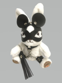 
Брелок в виде зайца в маске мышки фото в интим магазине Love Boat