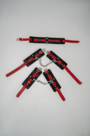 Черно-красный набор фиксаций: наручники, оковы и ошейник