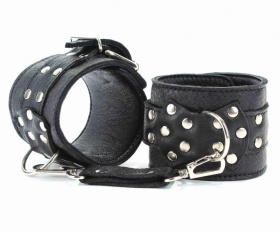 
Чёрные кожаные оковы с клепками фото в интим магазине Love Boat