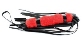 
Черная лаковая плеть с красной меховой рукоятью - 44 см. фото в интим магазине Love Boat