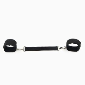 
Черные наручники для фиксации со стропой фото в интим магазине Love Boat