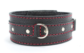 
Черный ошейник из натуральной кожи с красной строчкой и кольцом фото в интим магазине Love Boat