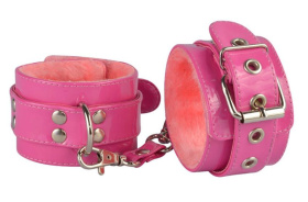 
Яркие наручники из искусственной лаковой кожи розового цвета фото в интим магазине Love Boat