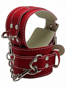 
Красные регулируемые наручники с фиксацией на карабинах фото в интим магазине Love Boat