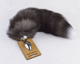 
Серебристая анальная пробка с пушистым хвостиком фото в интим магазине Love Boat