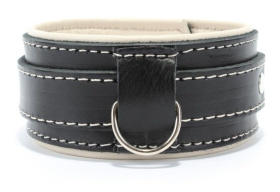 
Черный ошейник с бежевым подкладом фото в интим магазине Love Boat