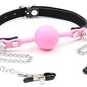 Розовый кляп-шарик с зажимами на соски на металлических цепочках