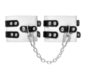 
Бело-черные оковы с двумя ремешками и люверсами фото в интим магазине Love Boat