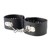 
Черные гладкие наручники с металлическими вставками фото в интим магазине Love Boat